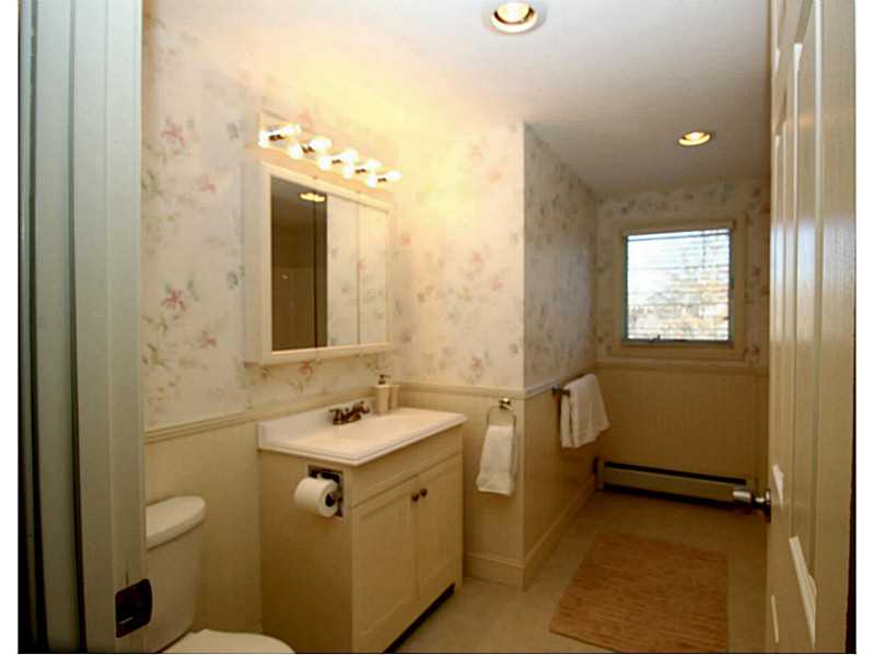 8 Chestnut Hill Road Middletown, RI 02842 - Photo 20 of 23 Bathroom. Full Bath