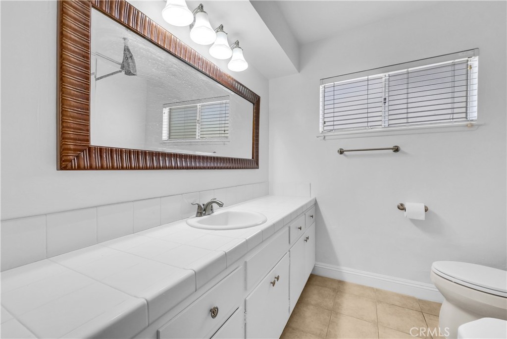 553 East Home Street Rialto, CA 92376 - Photo 13 of 26 Bathroom
