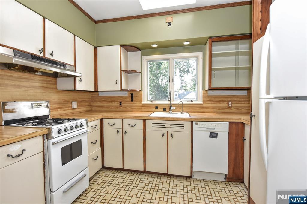 11 Mountain Ridge Drive Wayne, NJ 07470 - Photo 11 of 30