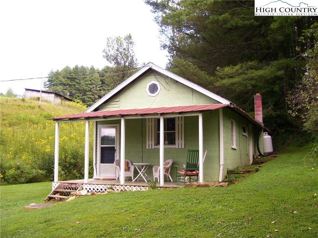 1790 Howard Colvard Road Crumpler, NC 28617 - Photo 6 of 24 Gallery Image 6