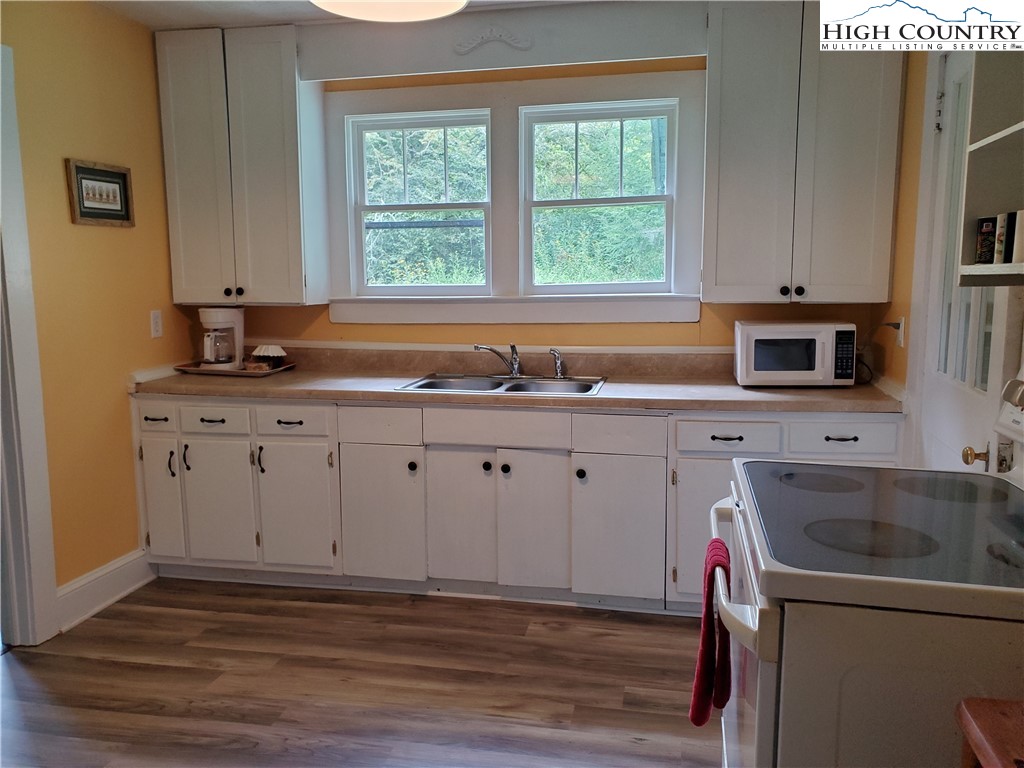 1790 Howard Colvard Road Crumpler, NC 28617 - Photo 7 of 24 Gallery Image 7
