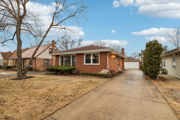 $515,000 | 124 Harlem Avenue, Glenview, IL 60025