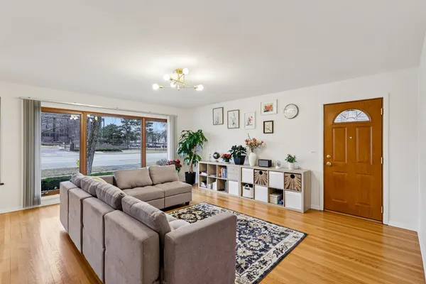 $515,000 | 124 Harlem Avenue, Glenview, IL 60025
