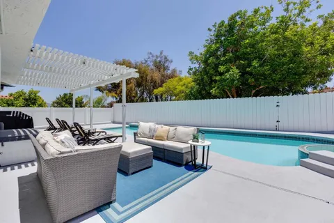 $1,840,000 | 1965 Avenida La Posta, Encinitas, CA 92024