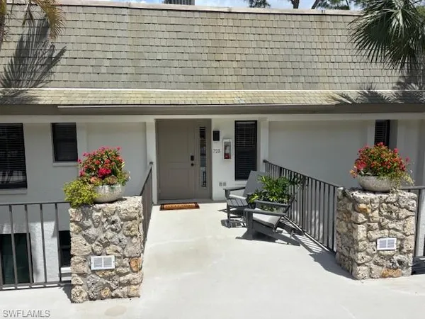 $619,000 | 723 Wildwood Lane, Naples, FL 34105