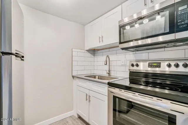 $1,025 | 2645 East Cactus Road, Unit 1, Phoenix, AZ 85032