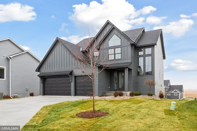 $949,000 | 5042 Airlake Draw, Woodbury, MN 55129