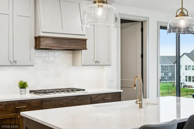 $969,000 | 5042 Airlake Draw, Woodbury, MN 55129