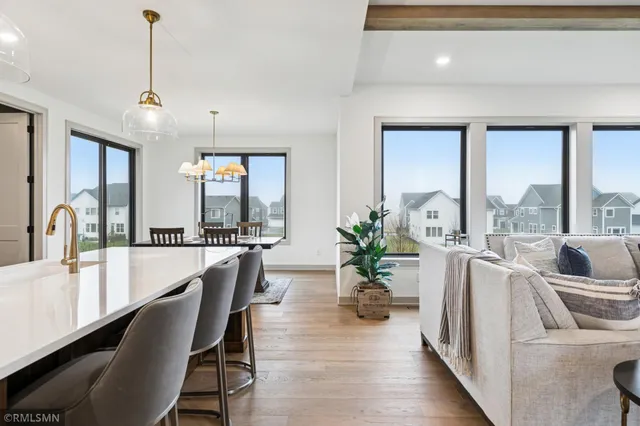 $949,000 | 5042 Airlake Draw, Woodbury, MN 55129