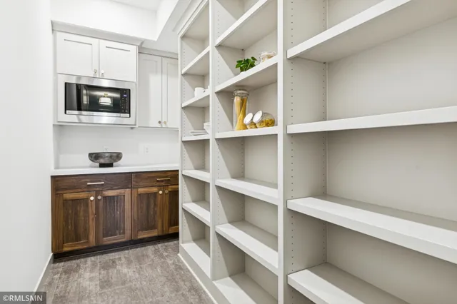 $969,000 | 5042 Airlake Draw, Woodbury, MN 55129