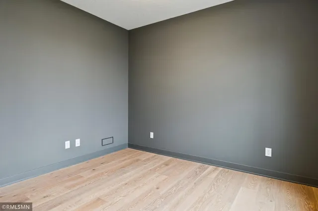 $969,000 | 5042 Airlake Draw, Woodbury, MN 55129