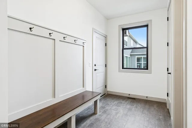 $969,000 | 5042 Airlake Draw, Woodbury, MN 55129