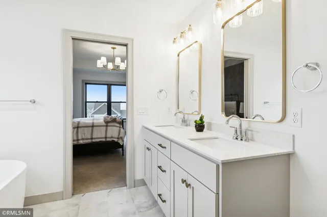 $969,000 | 5042 Airlake Draw, Woodbury, MN 55129