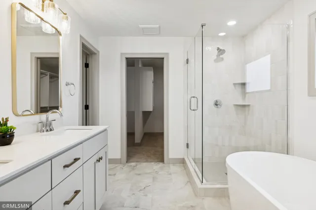 $969,000 | 5042 Airlake Draw, Woodbury, MN 55129