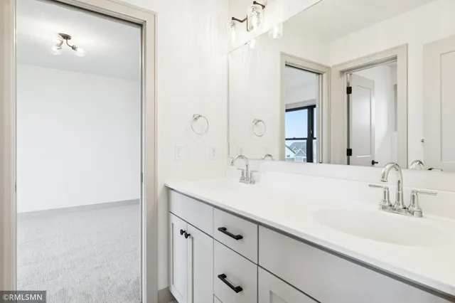 $969,000 | 5042 Airlake Draw, Woodbury, MN 55129