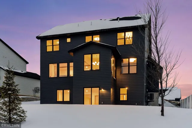 $969,000 | 5042 Airlake Draw, Woodbury, MN 55129