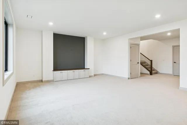 $969,000 | 5042 Airlake Draw, Woodbury, MN 55129