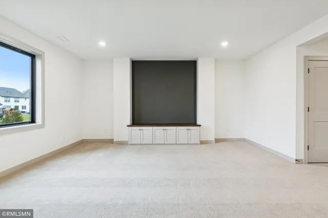 $969,000 | 5042 Airlake Draw, Woodbury, MN 55129