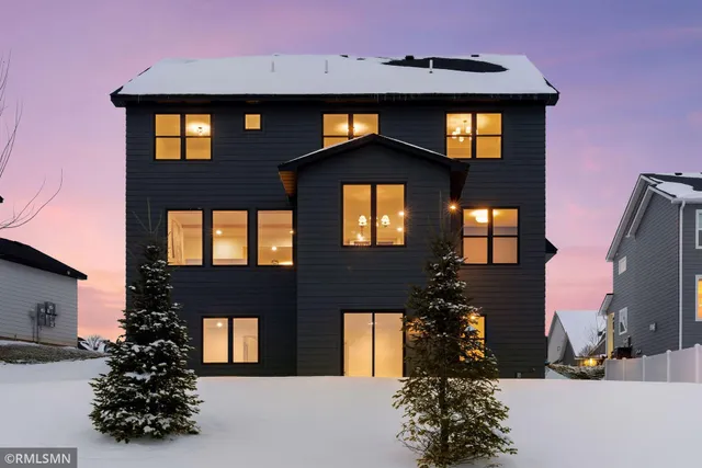 $969,000 | 5042 Airlake Draw, Woodbury, MN 55129