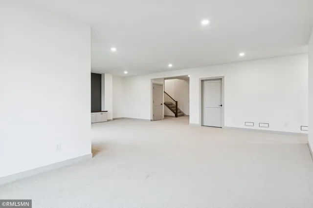 $969,000 | 5042 Airlake Draw, Woodbury, MN 55129