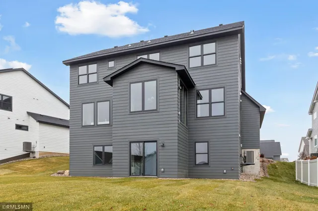 $969,000 | 5042 Airlake Draw, Woodbury, MN 55129