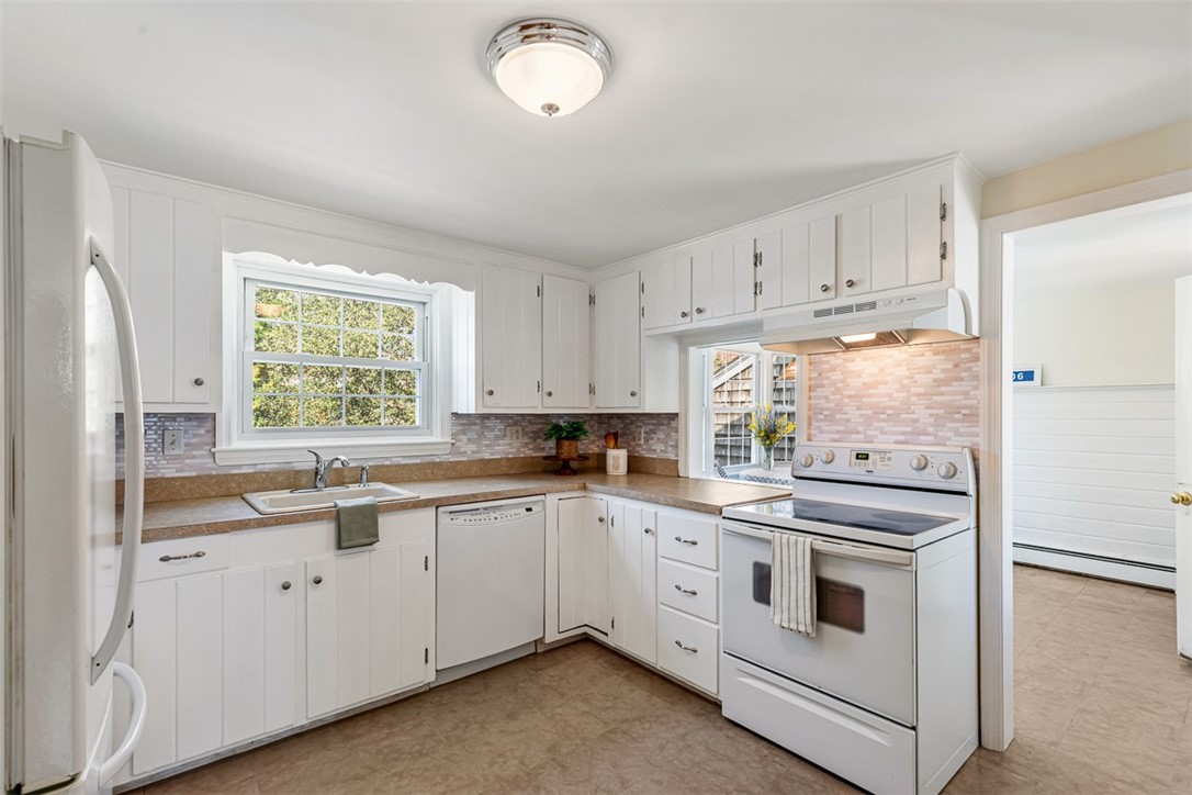 21 Old Chimney Road Barrington, RI 02806 - Photo 16 of 40