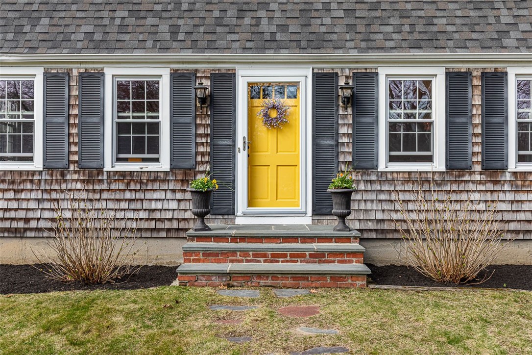 21 Old Chimney Road Barrington, RI 02806 - Photo 3 of 40