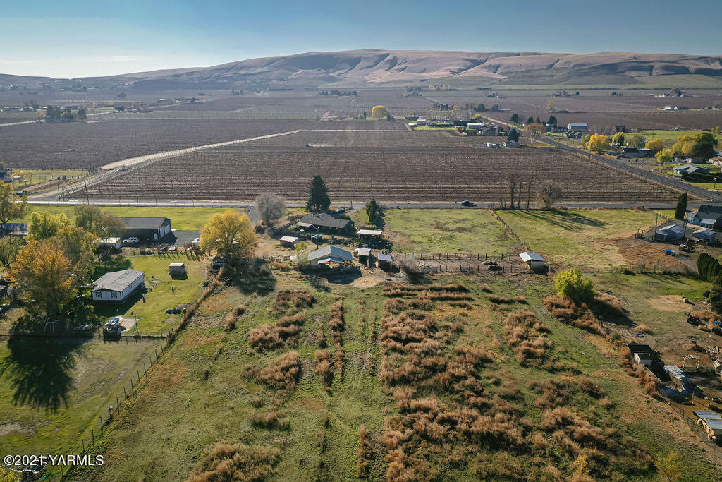 7411 Bell Road Moxee, WA 98936 - Photo 20 of 21 a view of lake view and mountain view