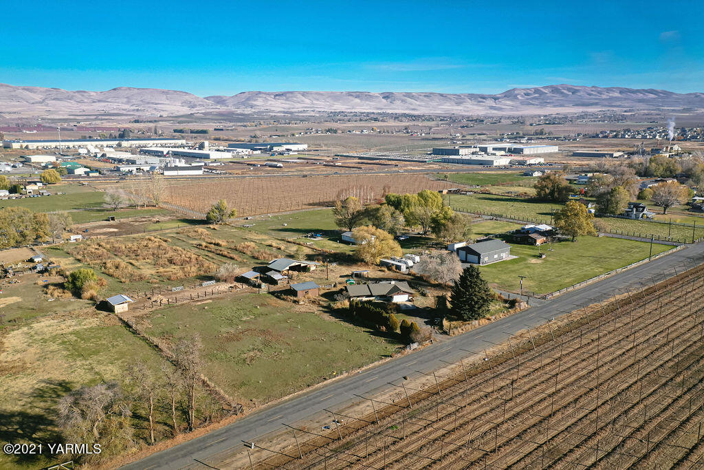 7411 Bell Road Moxee, WA 98936 - Photo 21 of 21 a view of a city