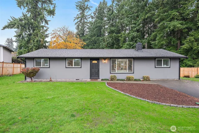a view of a house with a yard