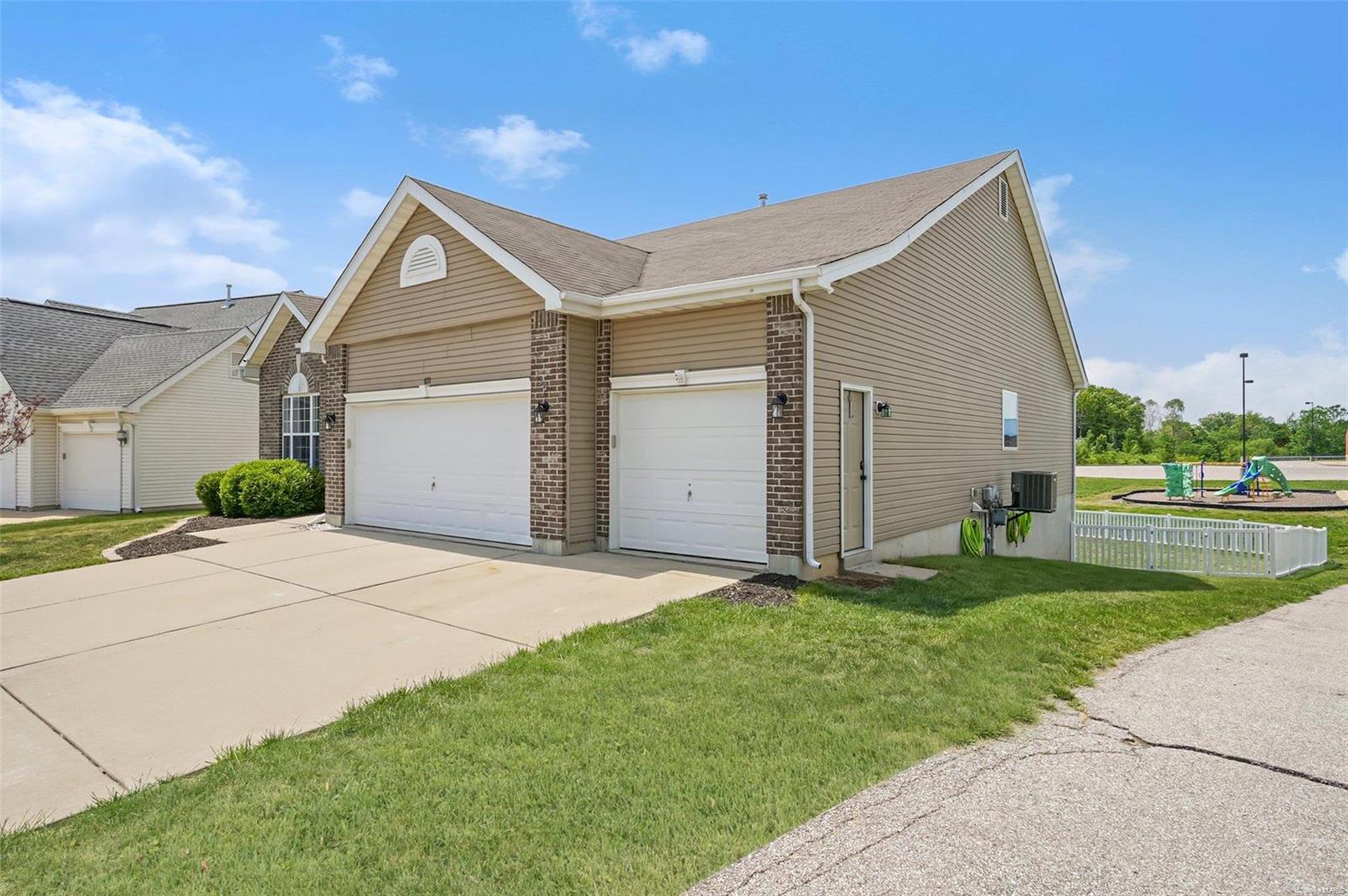 671 Springfield Drive Wentzville, MO 63385 - Photo 2 of 29