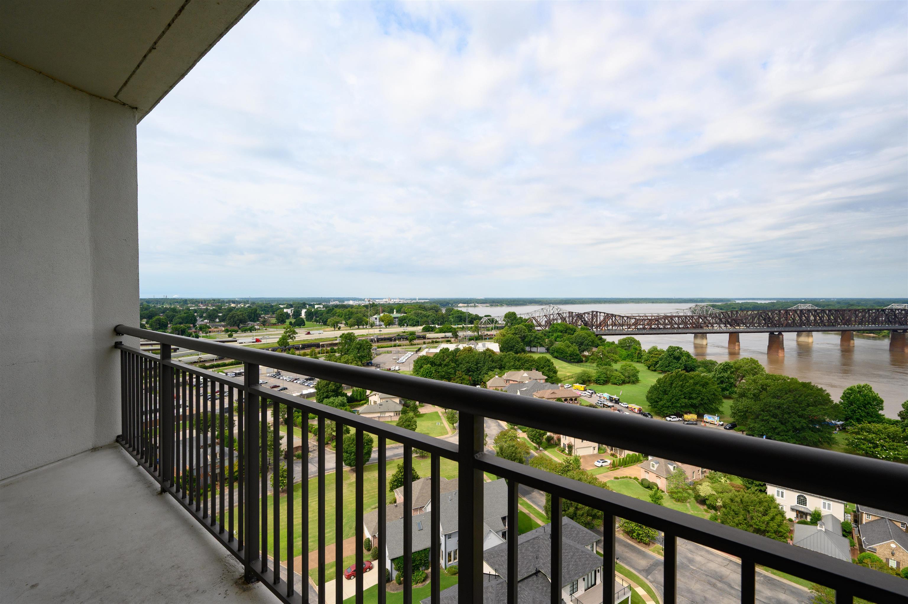 717 Riverside Drive, Unit 1505 Memphis, TN 38103 - Photo 10 of 40