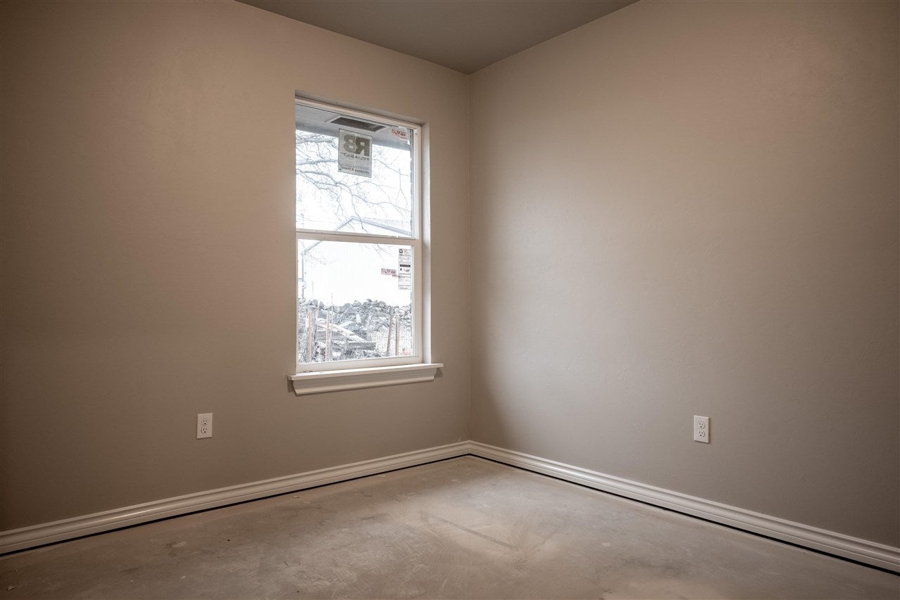 424 Grove Street Perry, OK 73077 - Photo 10 of 16 Gallery Image 10