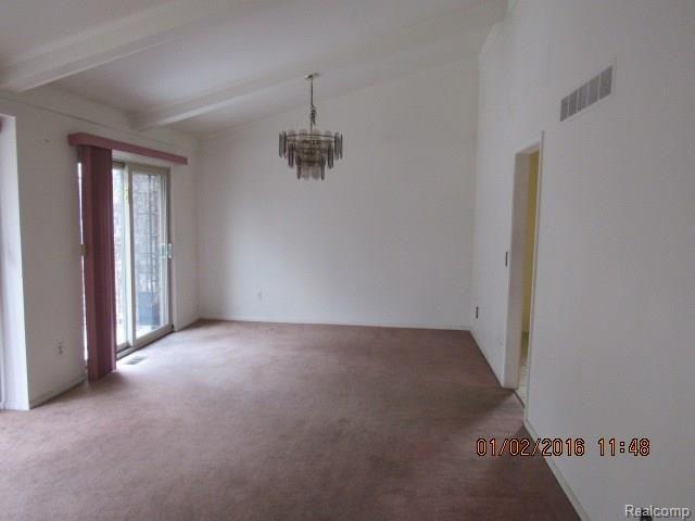 20542 Gill Road Livonia, MI 48152 - Photo 5 of 25 091.JPG