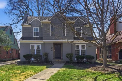 $499,000 | 627 East 74th Street, Kansas City, MO 64131