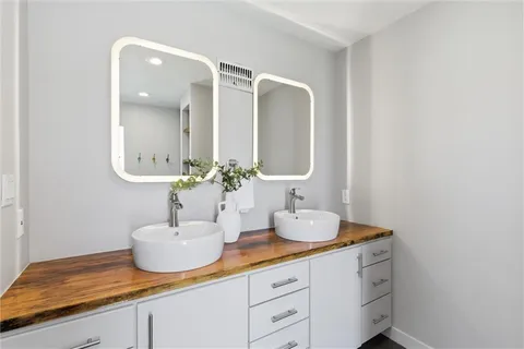 $499,000 | 627 East 74th Street, Kansas City, MO 64131