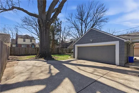 $499,000 | 627 East 74th Street, Kansas City, MO 64131