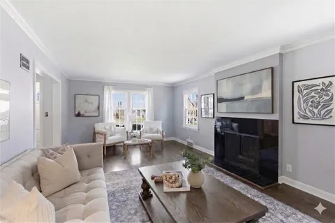 $499,000 | 627 East 74th Street, Kansas City, MO 64131