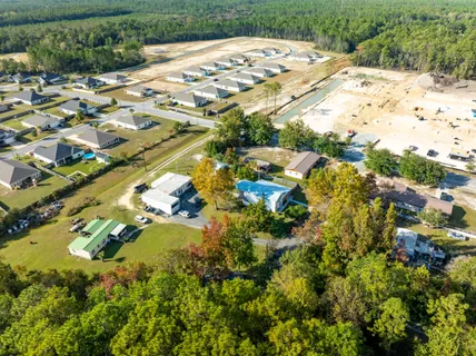 a view of a yard with street