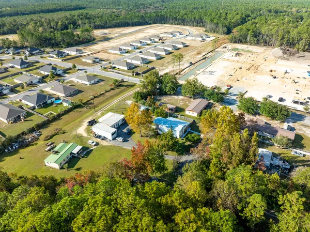 a view of a yard with street