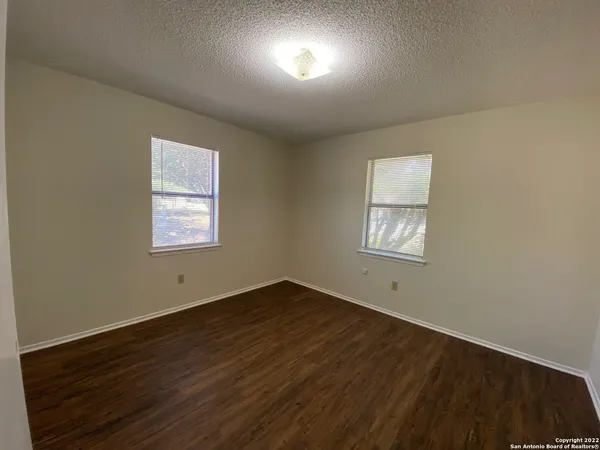 $1,295 | 226 Blue Bonnet, Floresville, TX 78114