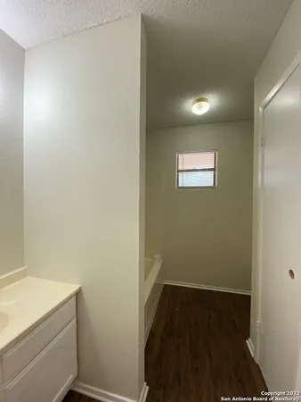 $1,295 | 226 Blue Bonnet, Floresville, TX 78114