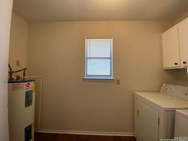 $1,295 | 226 Blue Bonnet, Floresville, TX 78114