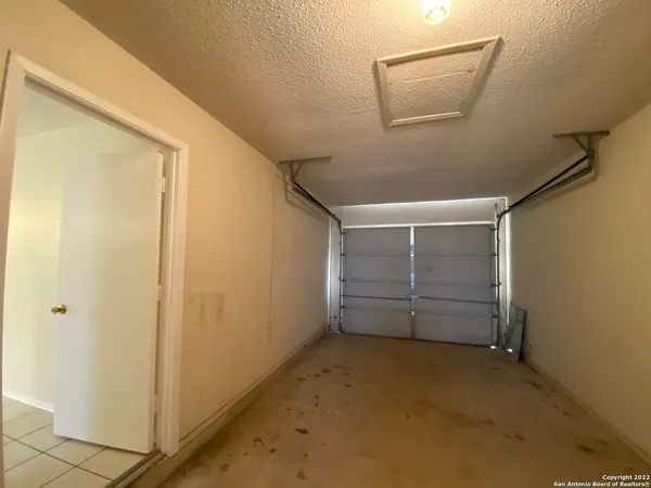 $1,295 | 226 Blue Bonnet, Floresville, TX 78114