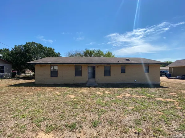 $1,295 | 226 Blue Bonnet, Floresville, TX 78114