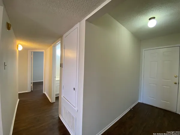 $1,295 | 226 Blue Bonnet, Floresville, TX 78114
