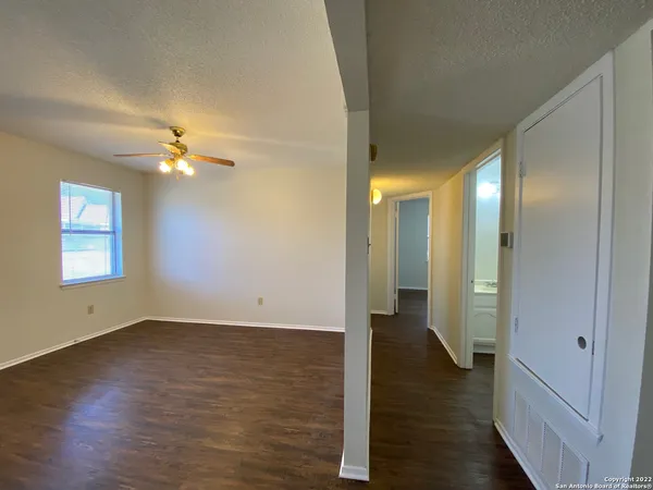 $1,295 | 226 Blue Bonnet, Floresville, TX 78114