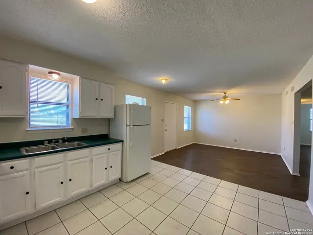 $1,495 | 226 Blue Bonnet, Floresville, TX 78114