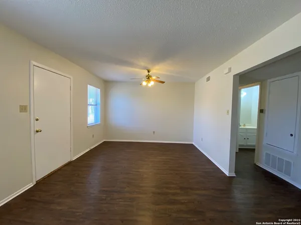 $1,295 | 226 Blue Bonnet, Floresville, TX 78114