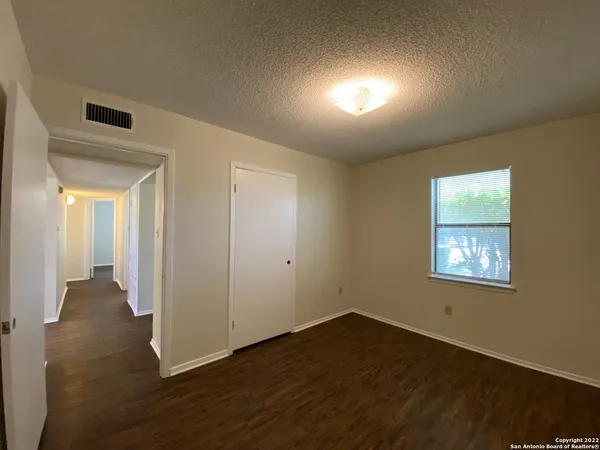 $1,295 | 226 Blue Bonnet, Floresville, TX 78114